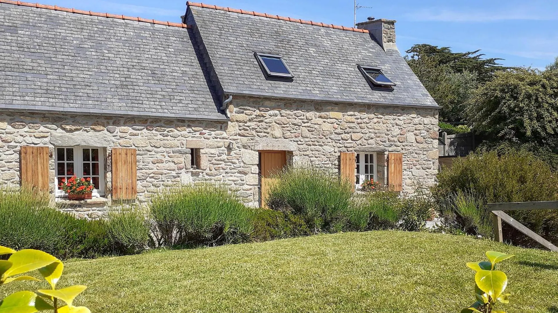 Nice Home In Ploudalmezeau With Wi-Fi